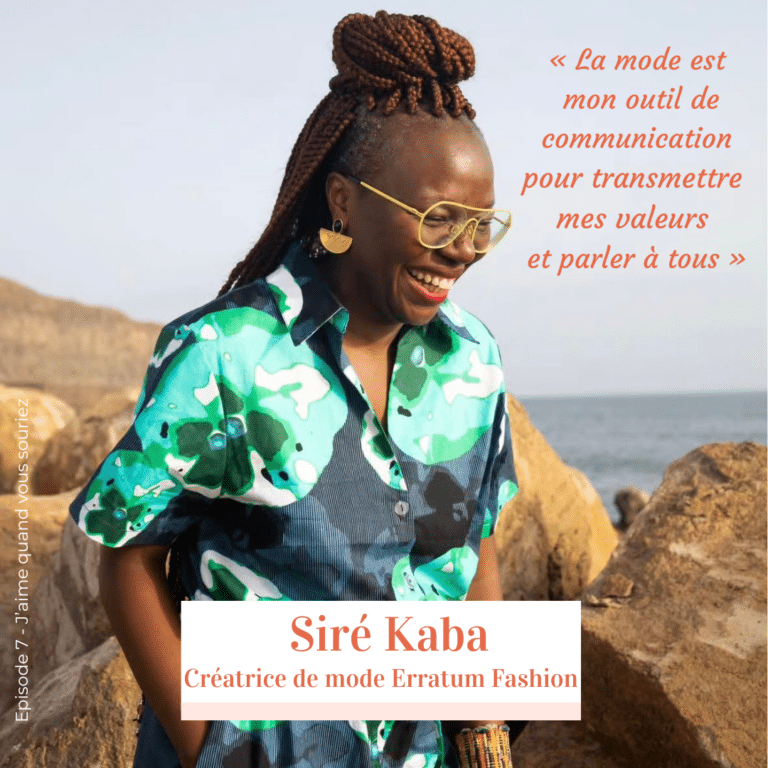 Siré Kaba, créatrice de mode, porte une pièce de Erratum Fashion pour le podcast J’aime quand vous souriez
