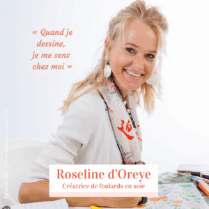 Portrait de Roseline d’Oreye, créatrice de foulards en soie, dessinant à son bureau avec un foulard coloré autour du cou et la phrase « Quand je dessine, je me sens chez moi ».​