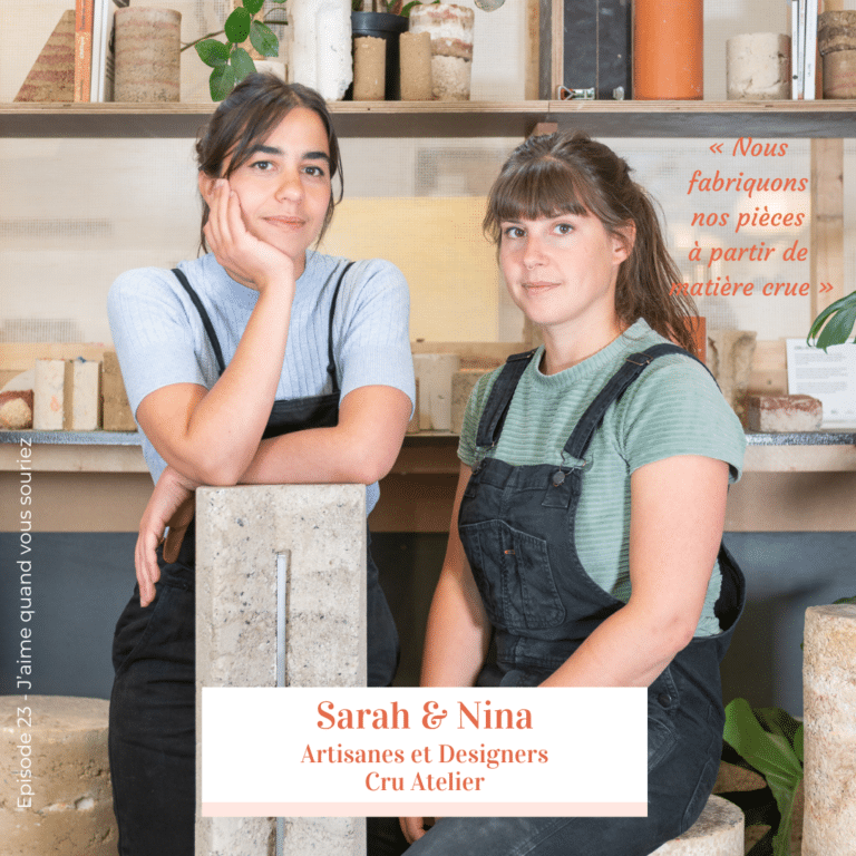 Sarah et Nina, artisanes et designers de Cru Atelier, dans leur atelier à Bruxelles